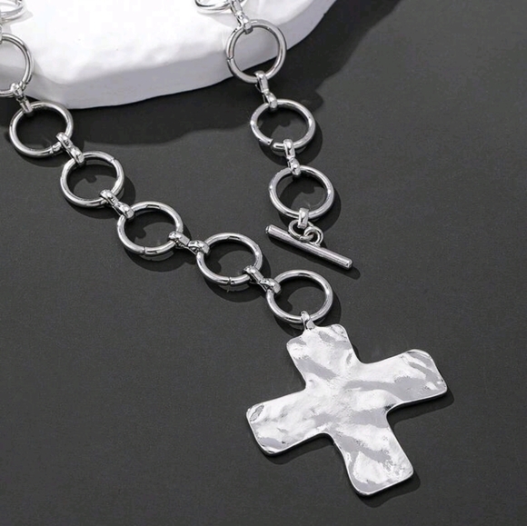 Jewelry - Hammered Cross Pendant Link Necklace - Silver